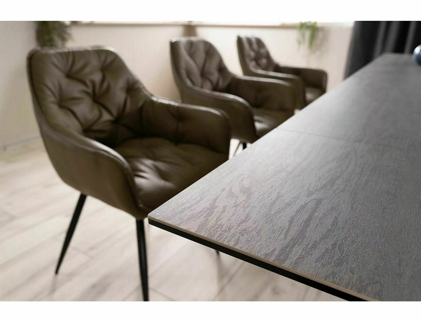 Galds Vikto 77/90/160 - 240 cm brūna / matēta melna - N1 Home